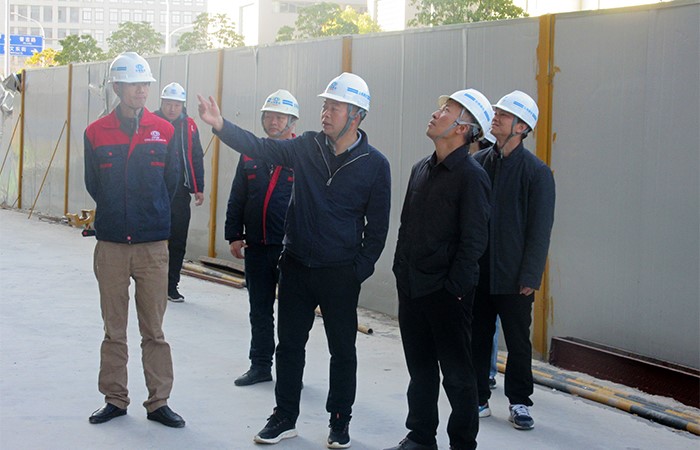 1612508304410339.jpg 王楷銀到五華區(qū)人民醫(yī)院項(xiàng)目慰問2小圖.jpg