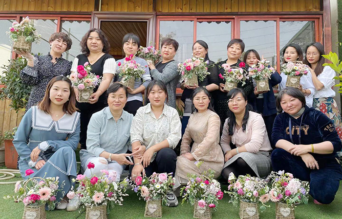 1616150769347978.jpg 插花照片1小.jpg